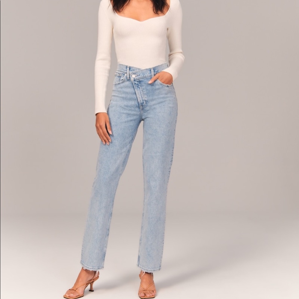 Abercrombie & Fitch Ultra High Rise 90’s Straight Jean